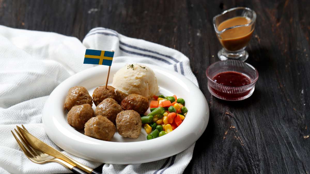 Unfortunately you cannot redeem a voucher from IKEA in a restaurant!