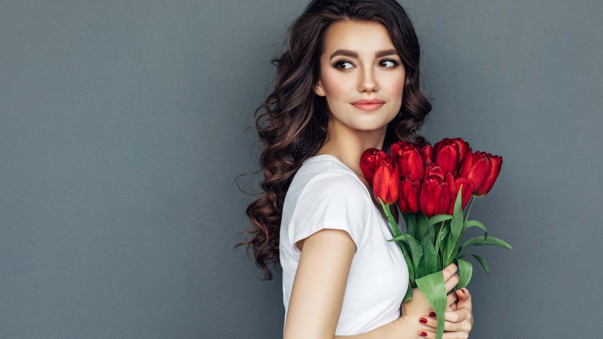 The rose is the symbol and meaning of love, affection and beauty.